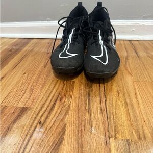 Nike Men's Alpha Menace Pro 3 Mid Football Cleats
